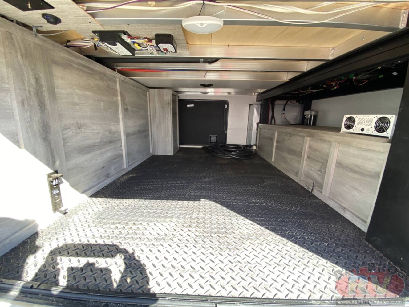 A photo of this 2023 Kz Durango D321RKT