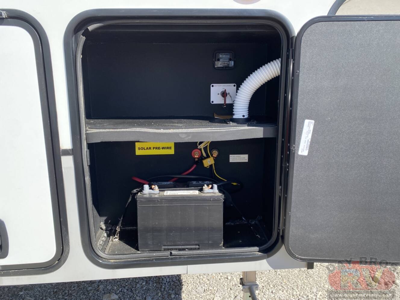 A photo of this 2023 Kz Durango D321RKT