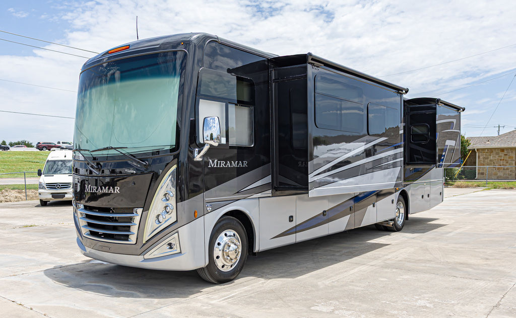 2024 Thor Motor Coach Miramar 37.1 RV