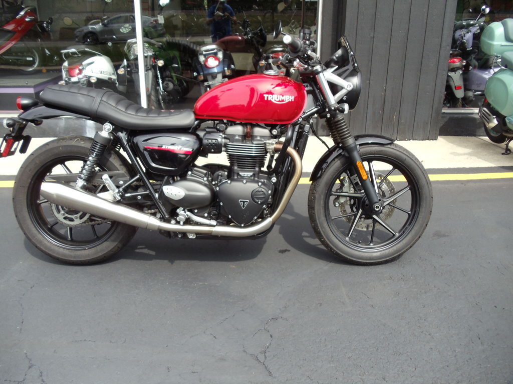 2020 Triumph Street Twin 900 Korosi Red BASE in Arlington Heights, IL