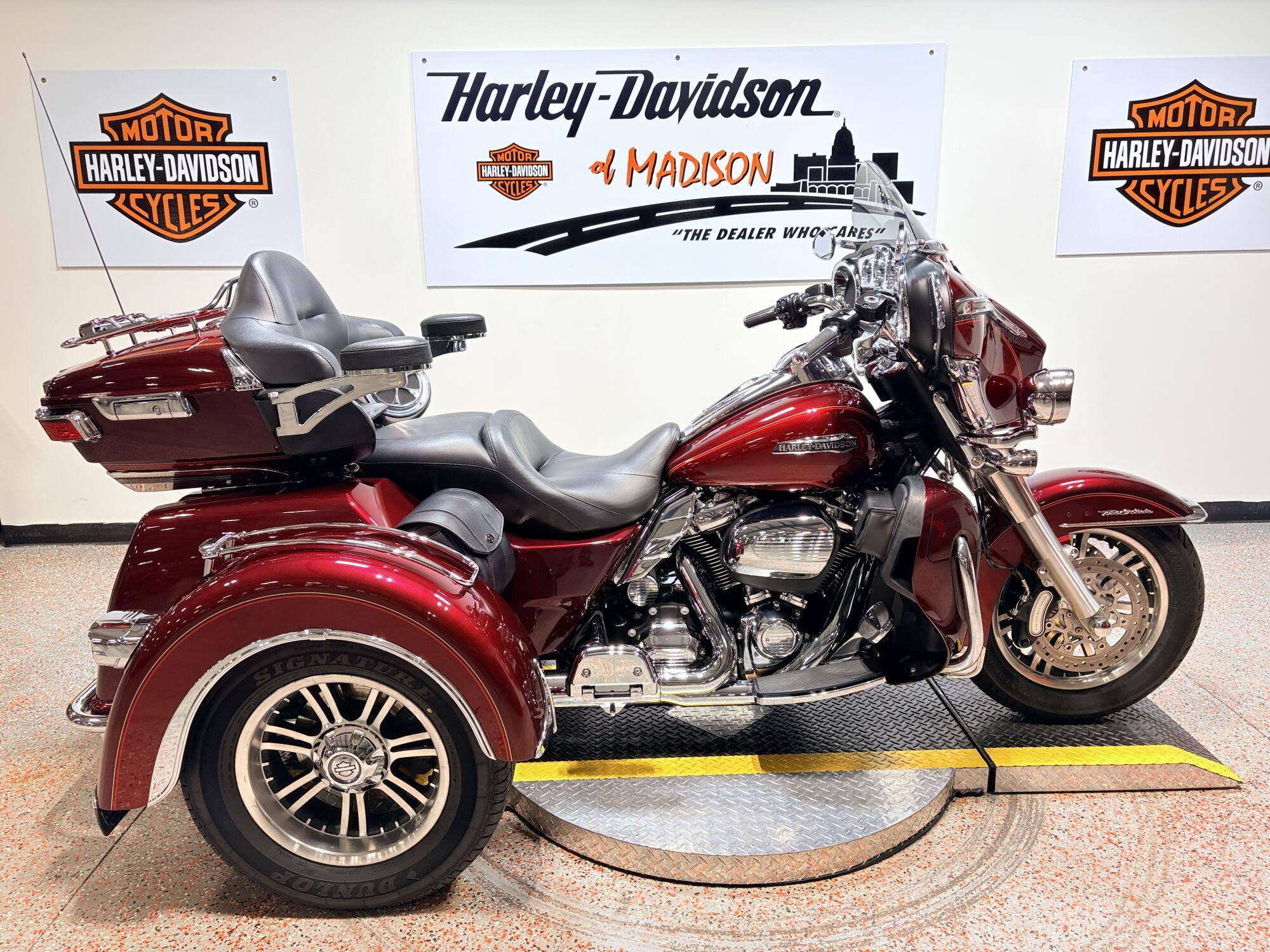 2017 Harley-Davidson Tri Glide Ultra ULTRA CLASSIC in Madison, WI