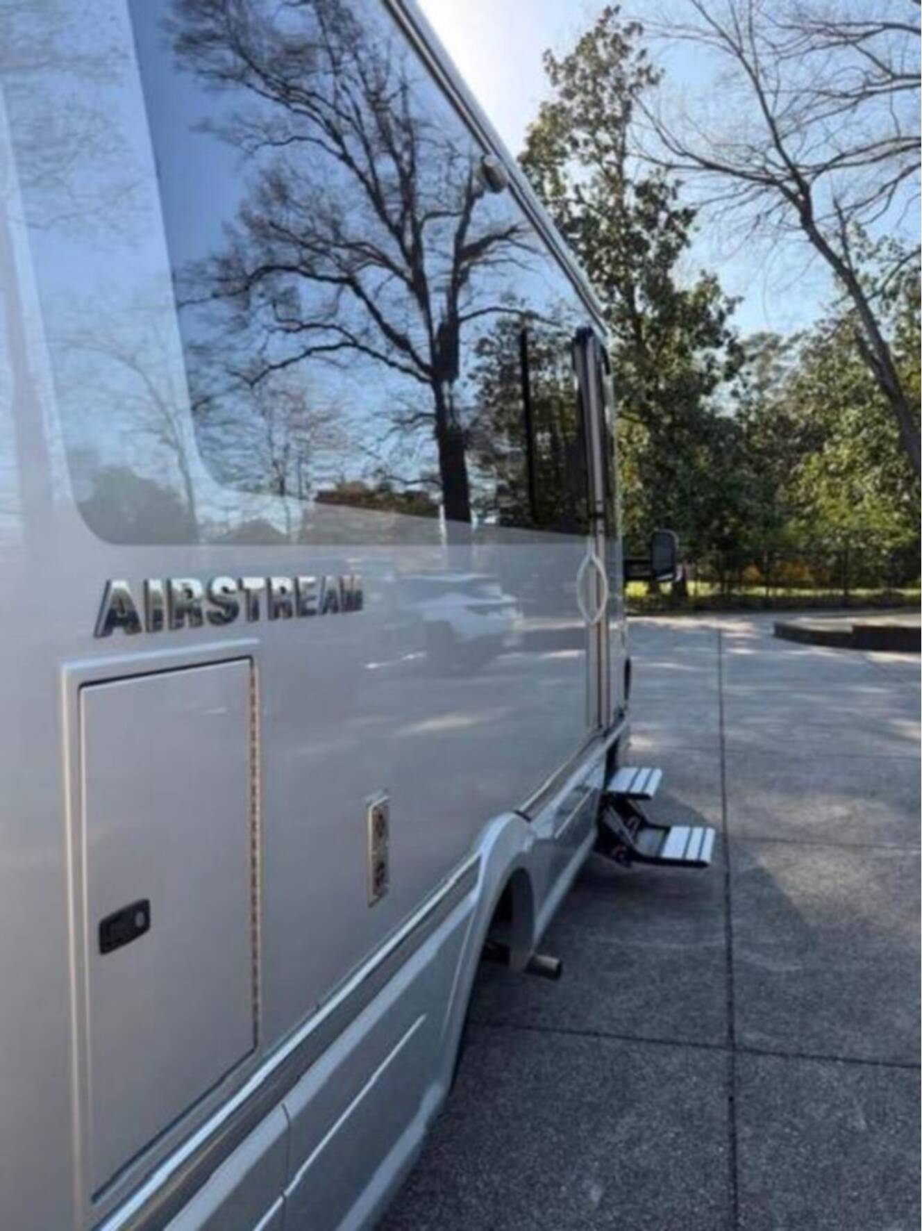 A photo of this 2019 Airstream Atlas Atlas Murphy Suite