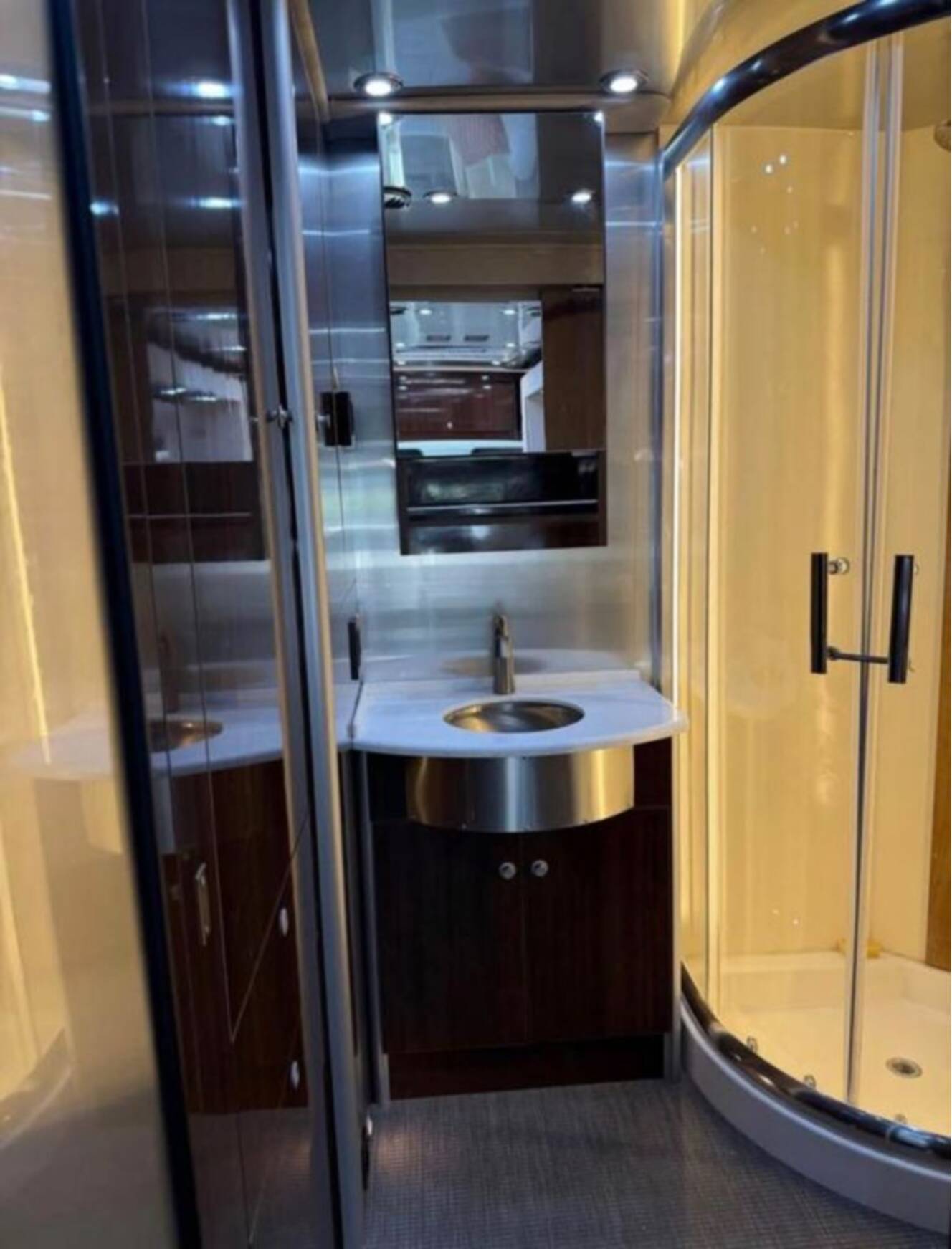 A photo of this 2019 Airstream Atlas Atlas Murphy Suite