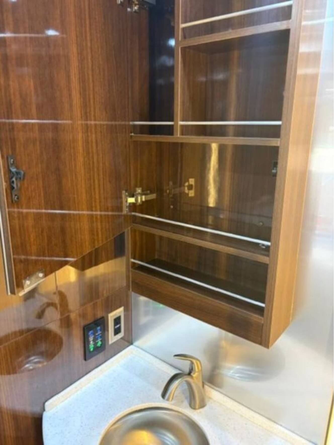 A photo of this 2019 Airstream Atlas Atlas Murphy Suite
