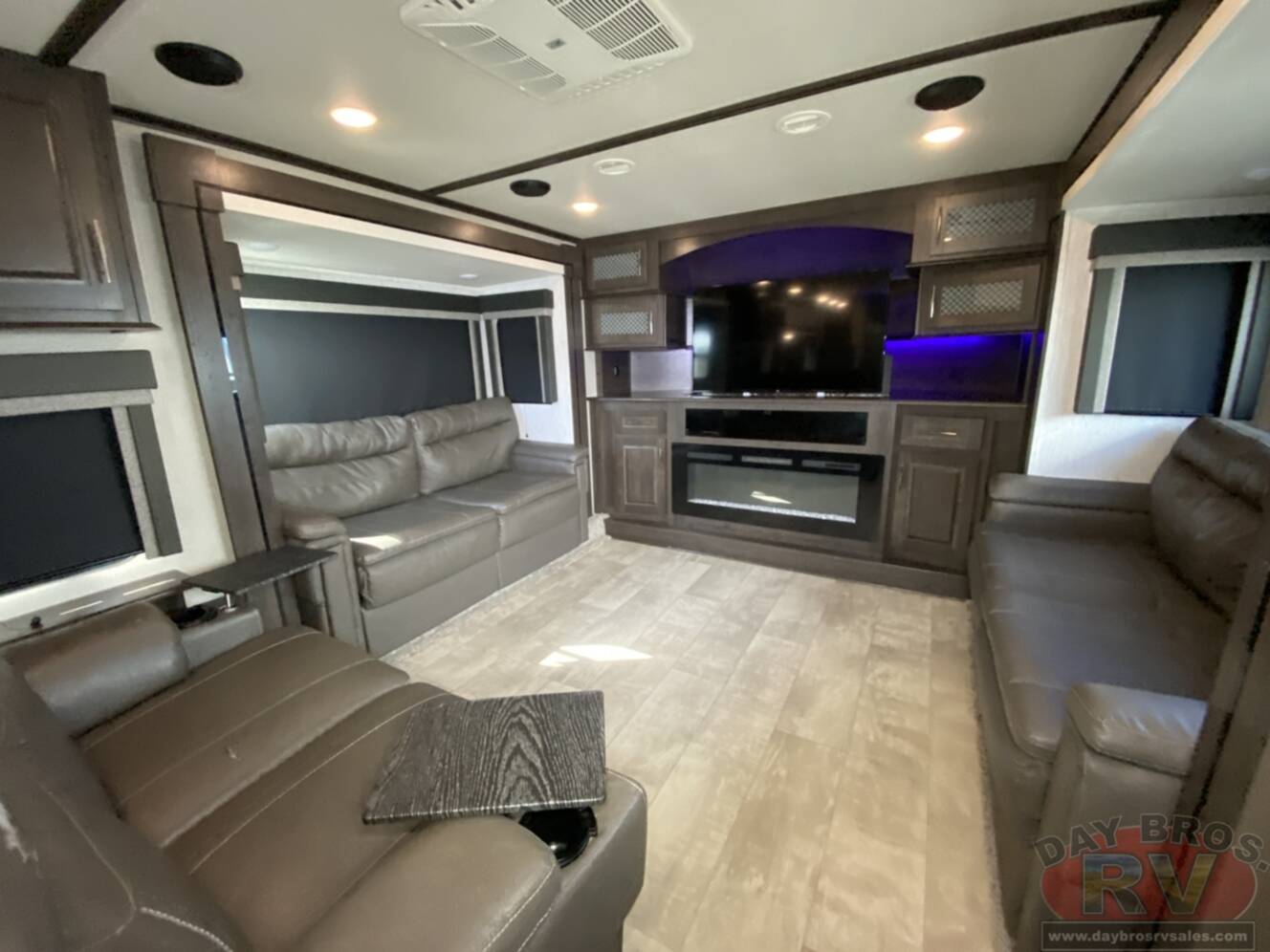 A photo of this 2021 Grand Design Momentum 376THS