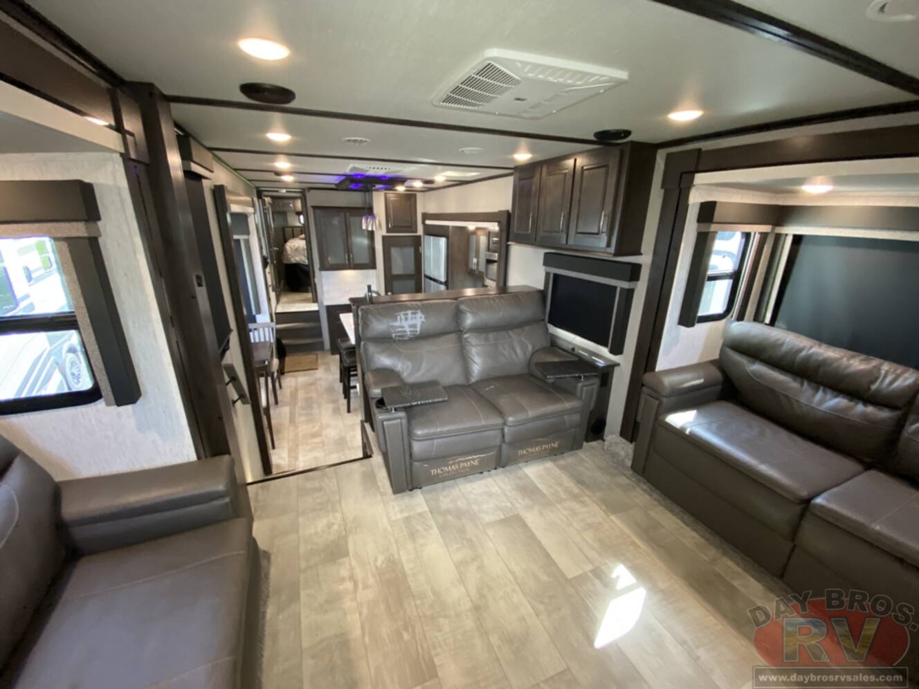 A photo of this 2021 Grand Design Momentum 376THS