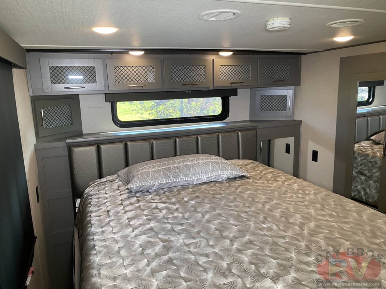 A photo of this 2021 Grand Design Momentum 376THS