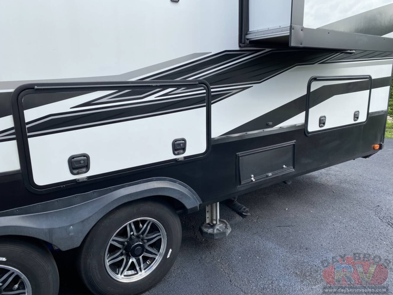 A photo of this 2021 Grand Design Momentum 376THS