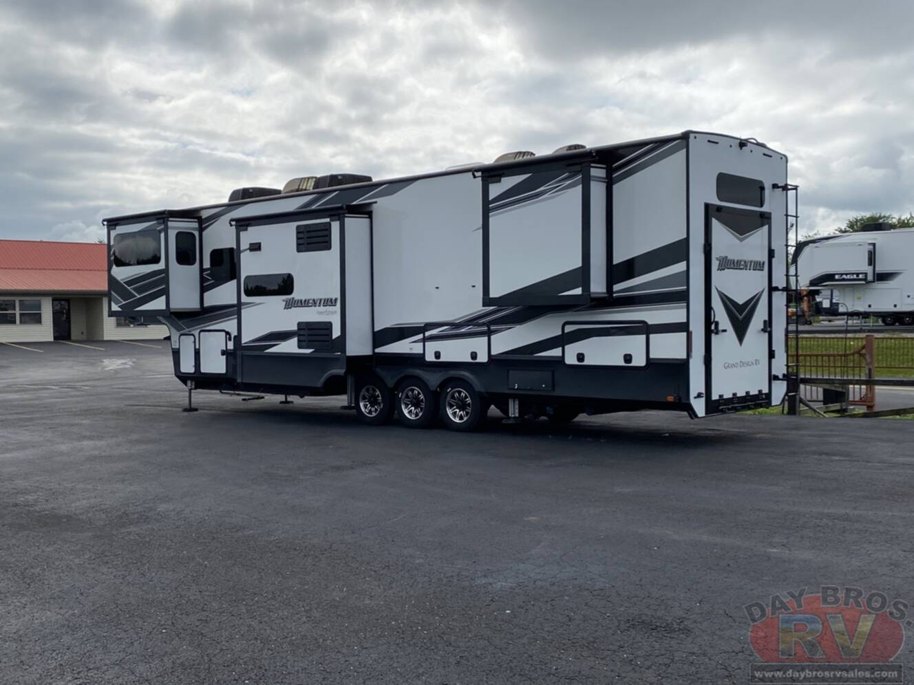 A photo of this 2021 Grand Design Momentum 376THS