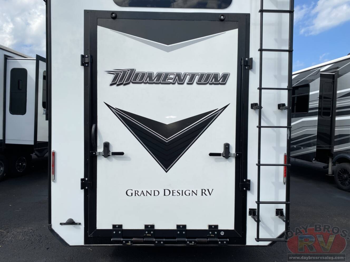 A photo of this 2021 Grand Design Momentum 376THS