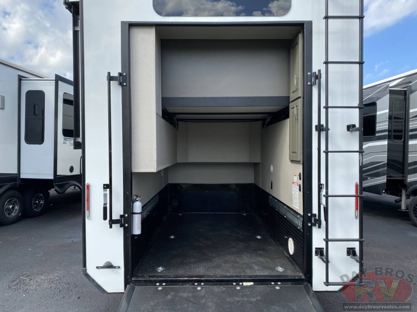 A photo of this 2021 Grand Design Momentum 376THS
