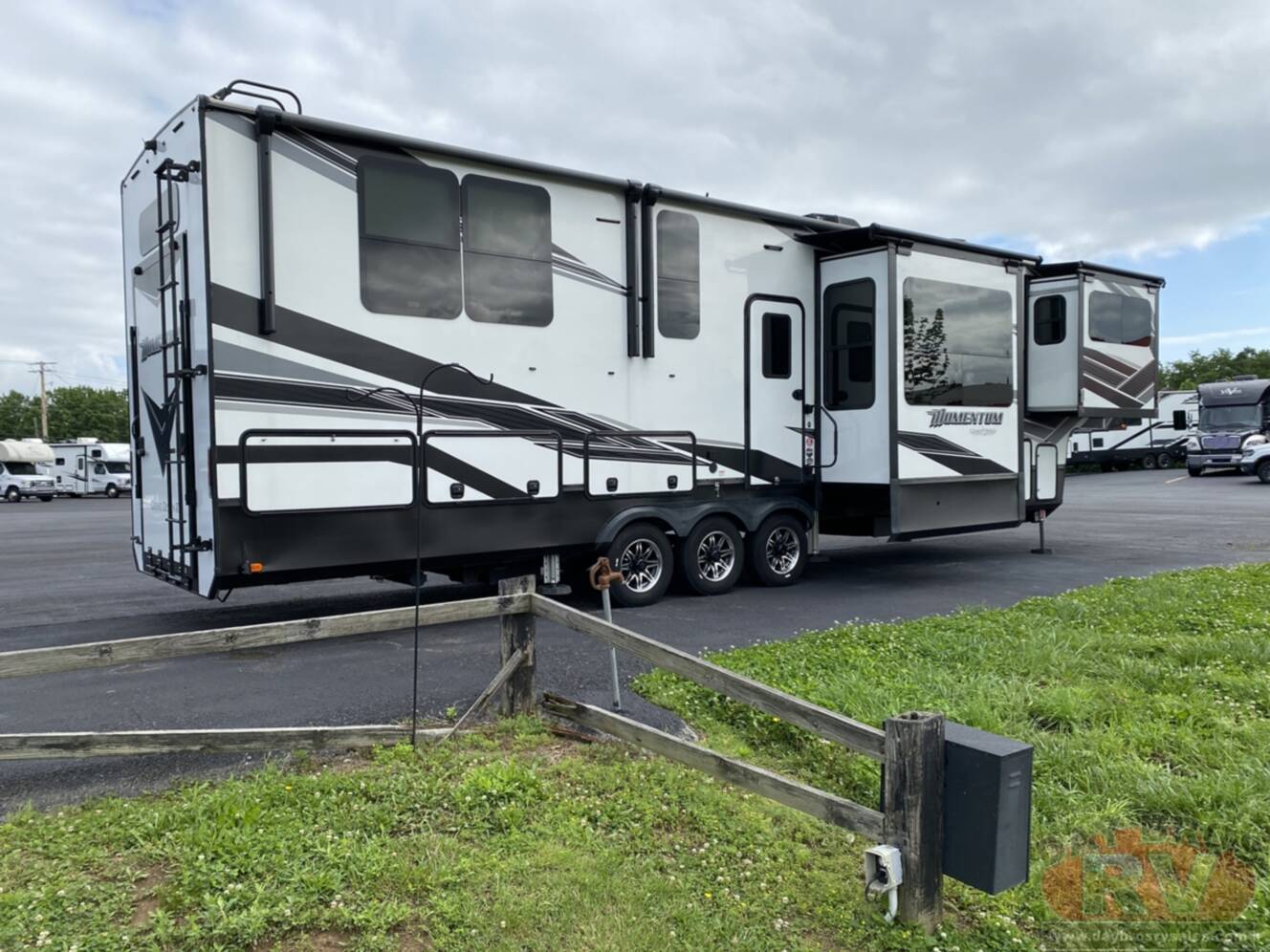 A photo of this 2021 Grand Design Momentum 376THS