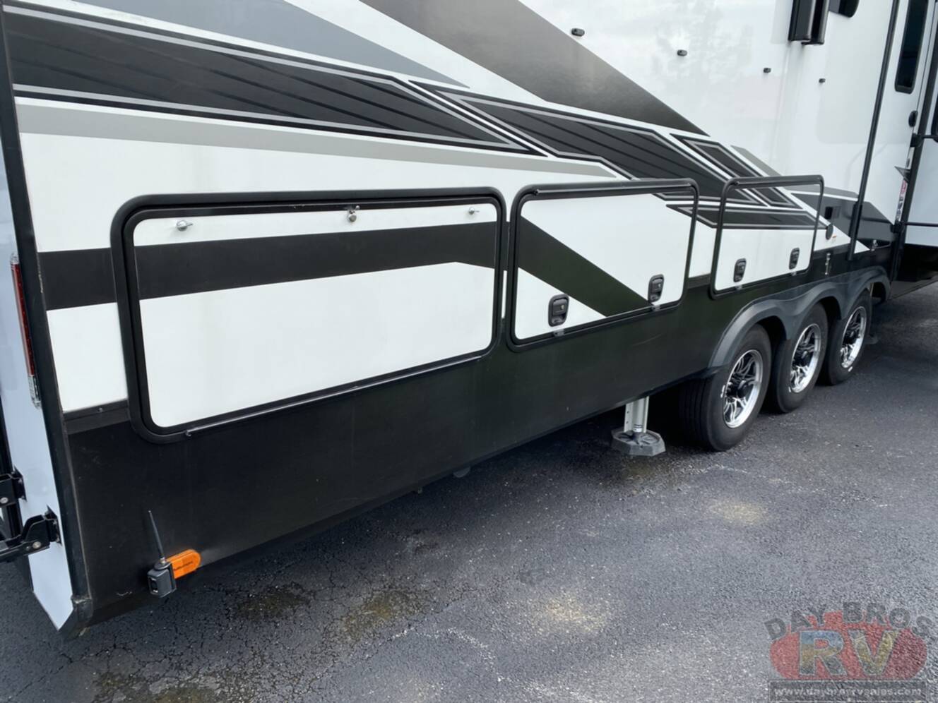 A photo of this 2021 Grand Design Momentum 376THS