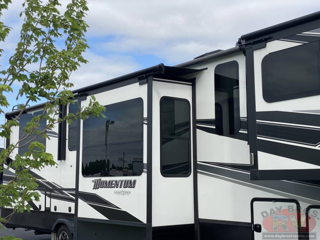 A photo of this 2021 Grand Design Momentum 376THS