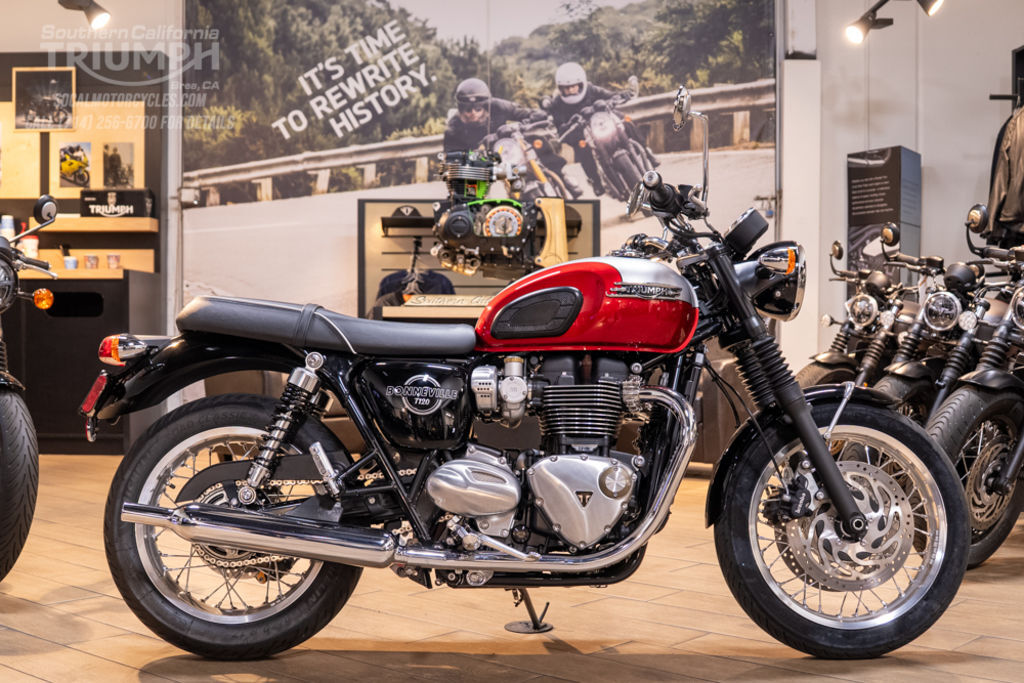 2026 Triumph Bonneville T120 Aluminum Silver/Cranberry Red BASE in Brea, CA