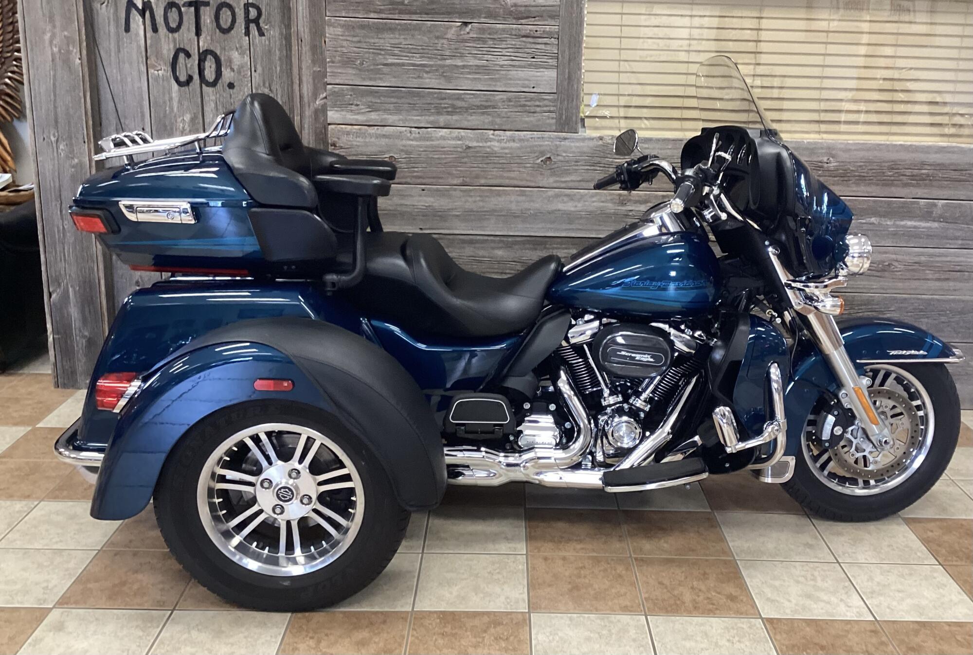 2020 Harley-Davidson Tri Glide Ultra ULTRA CLASSIC in Bonduel, WI