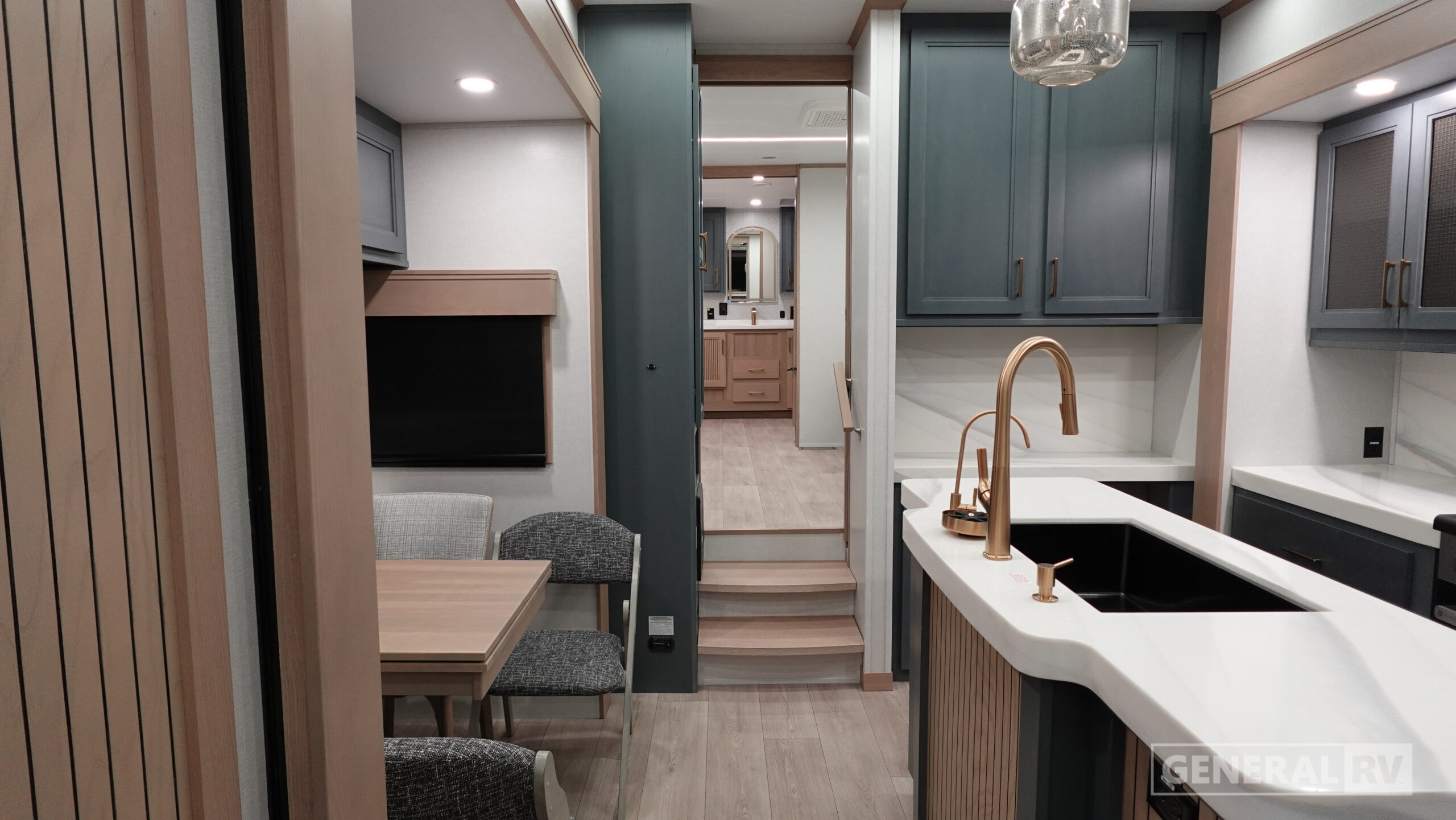 2026 Crossroads Rv REDWOOD 420FL in dover FL