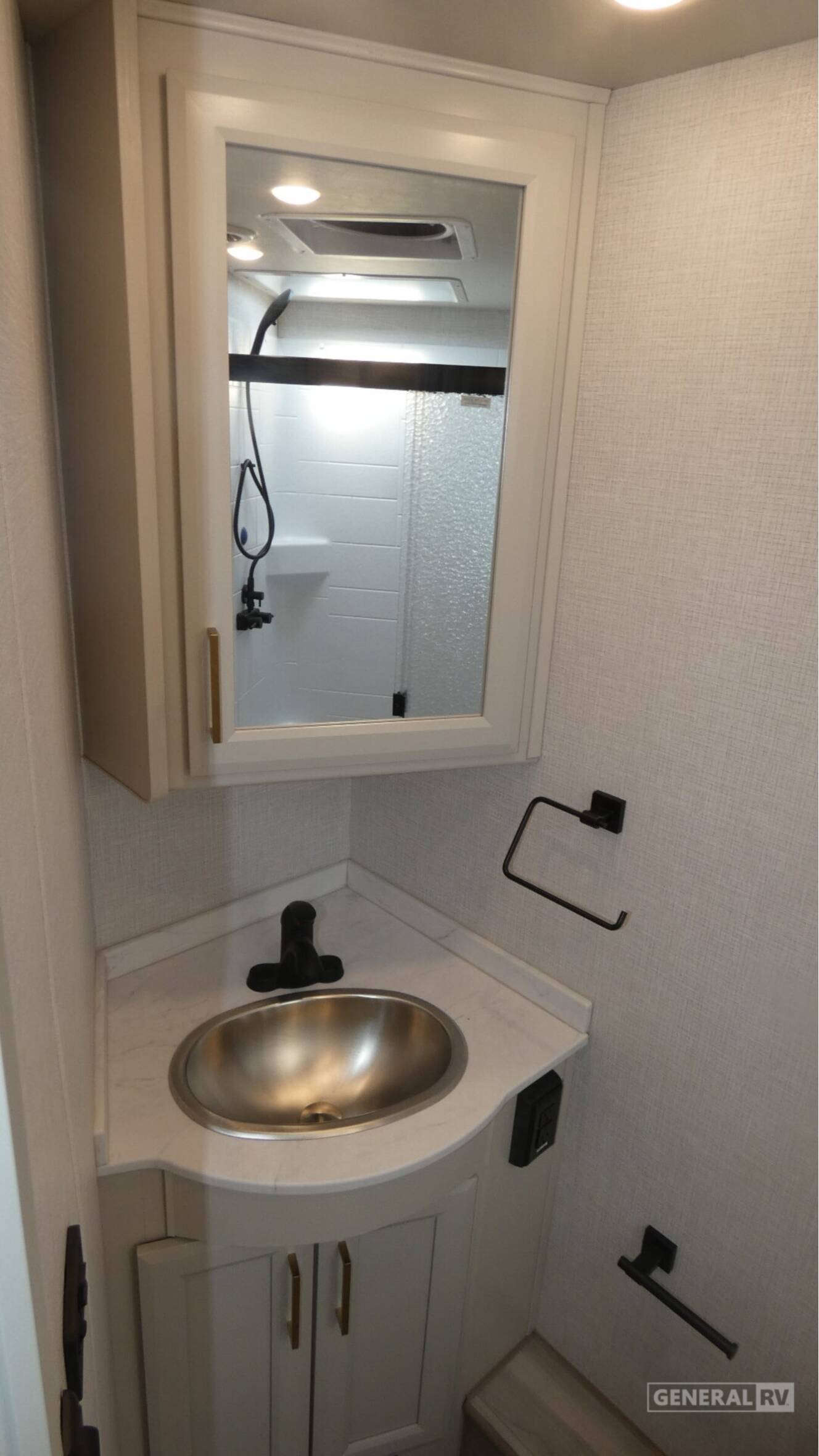 A photo of this 2026 Fleetwood FORTIS 34MB
