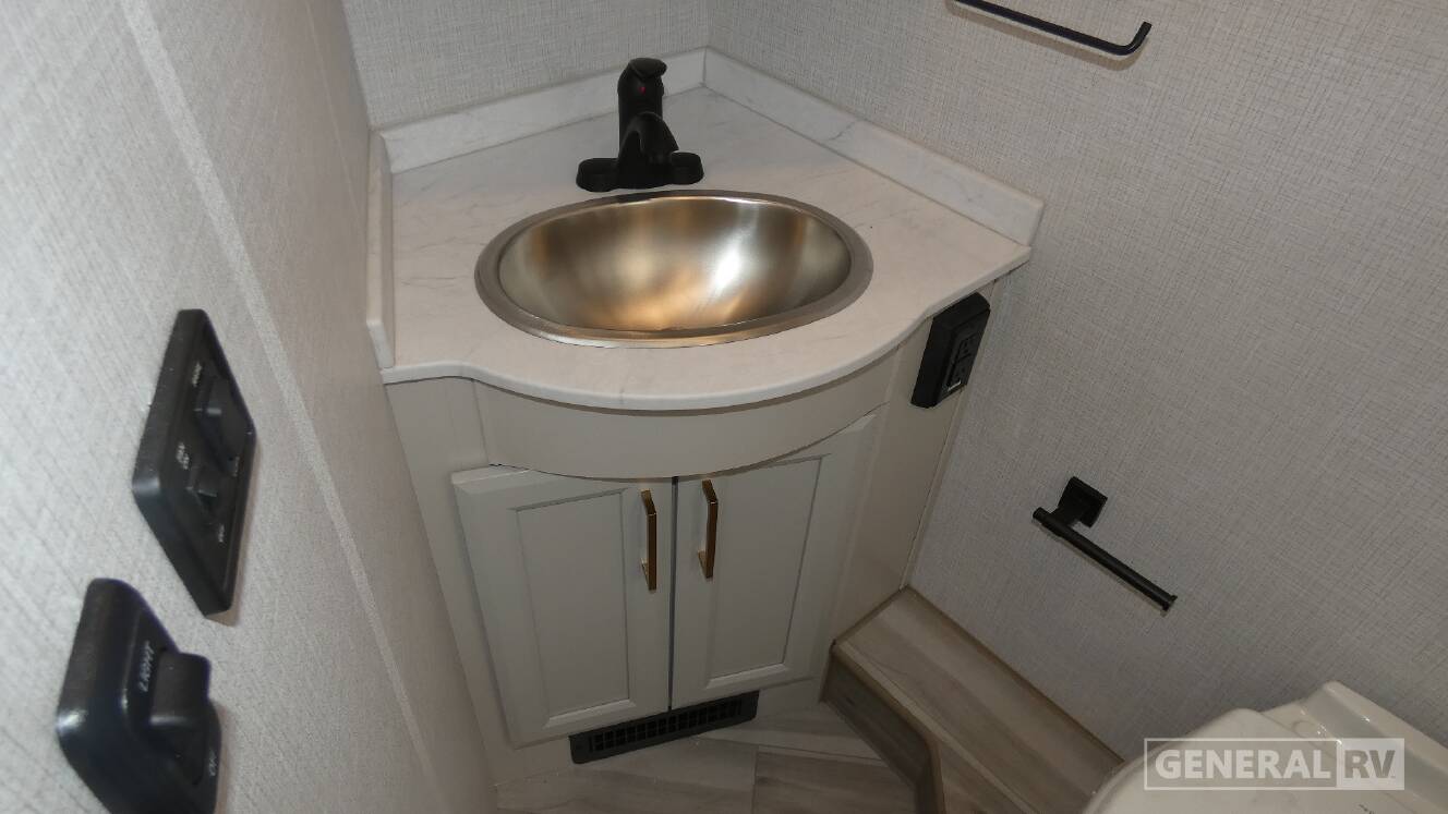 A photo of this 2026 Fleetwood FORTIS 34MB