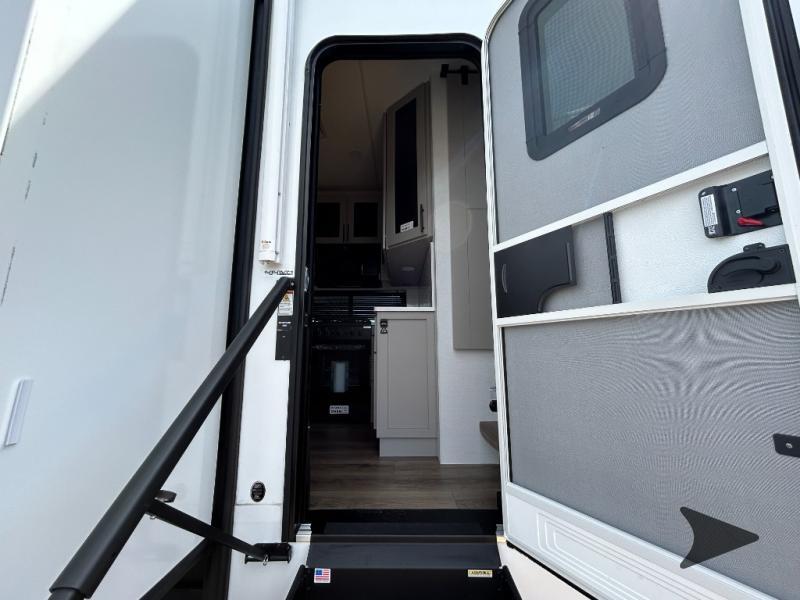 New 2027 Alliance RV Valor 44V14 For Sale in Fairfield, CA