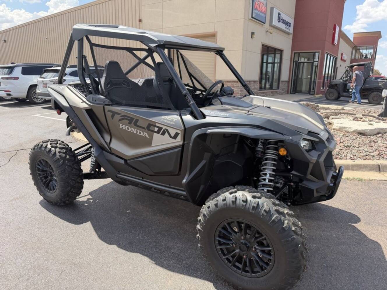 A photo of this 2026 Honda® Talon 1000R FOX Live Valve