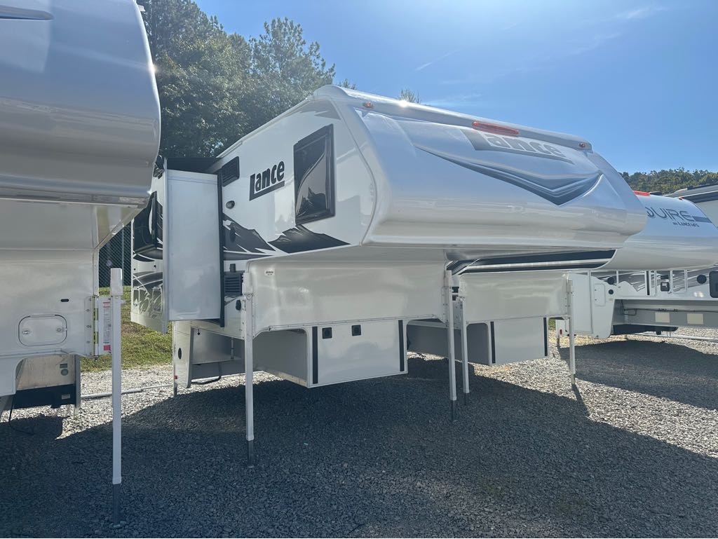 2027 Lance 855S in hixson TN