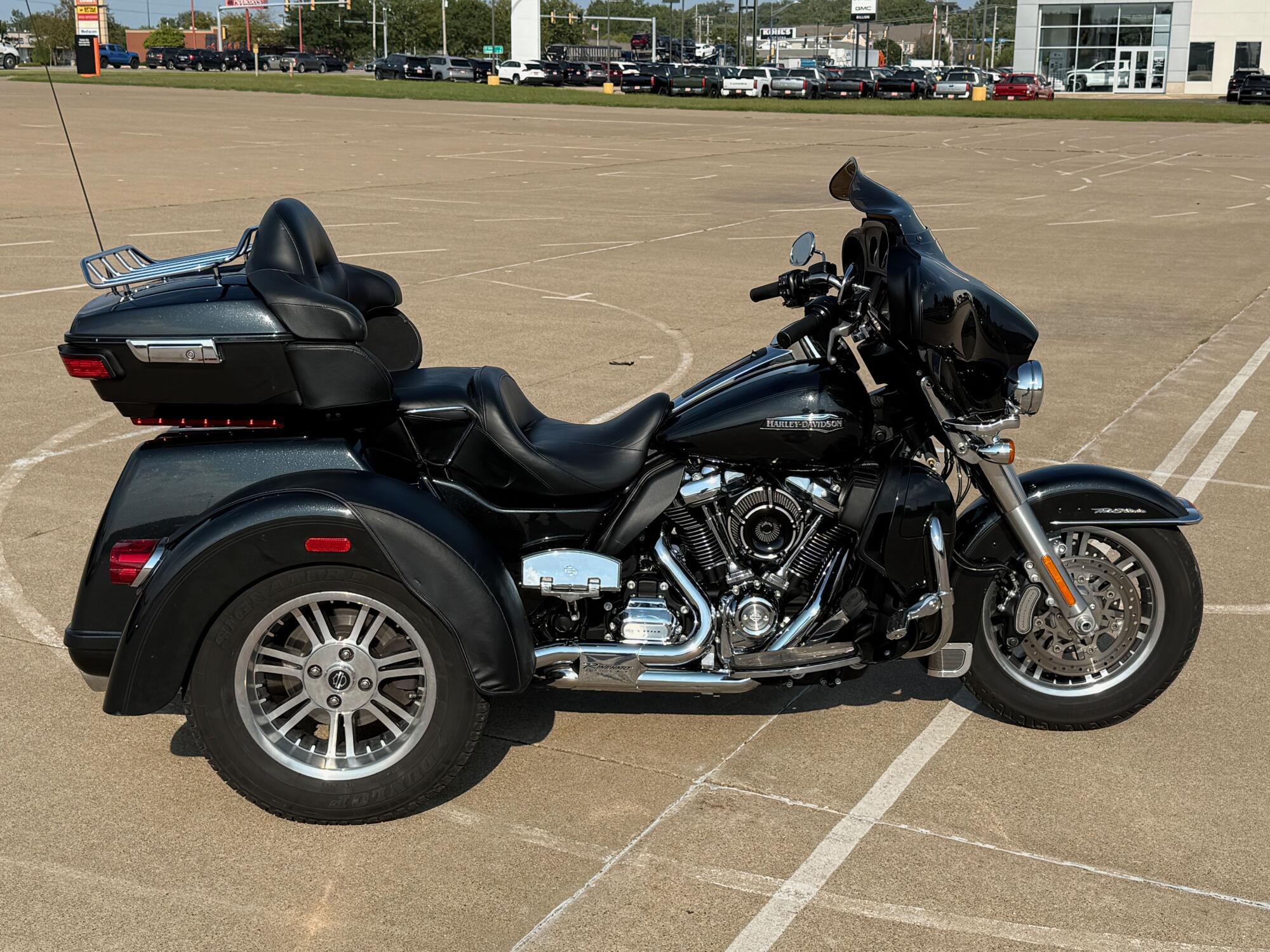 2018 Harley-Davidson Tri Glide Ultra ULTRA CLASSIC in Clinton, IA