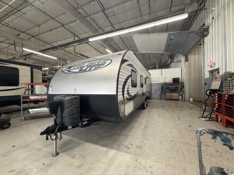 2015 Forest River Wildwood X-Lite 261BHXL in frankfort IL