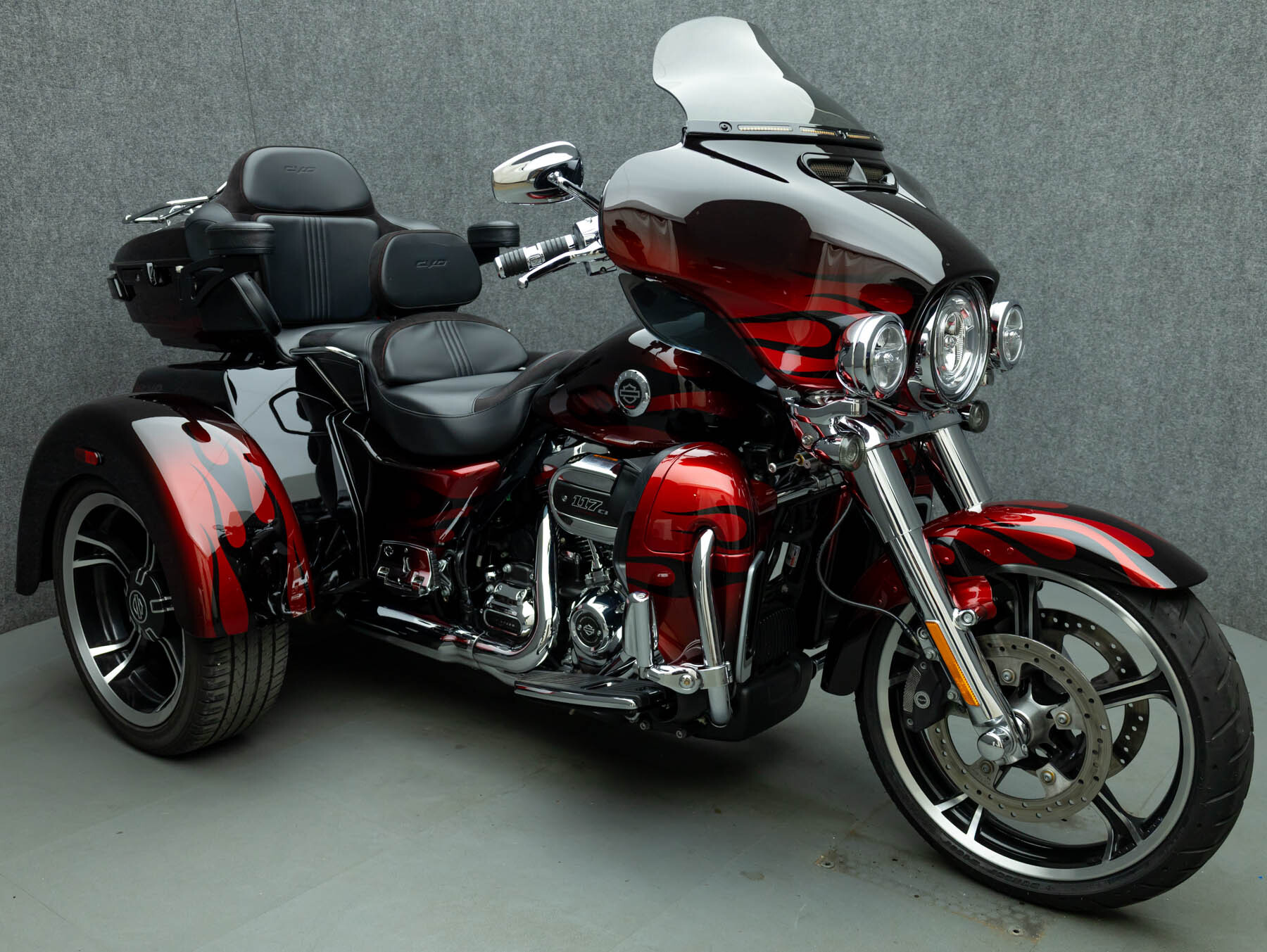 2022 Harley Davidson FLHTCUTGSE CVO TRI GLIDE TRIKE W/ABS CVO in Pembroke, NH