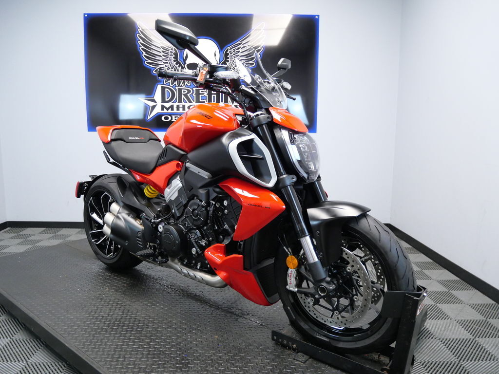 2024 Ducati Diavel V4 Red V4 in Austin, TX