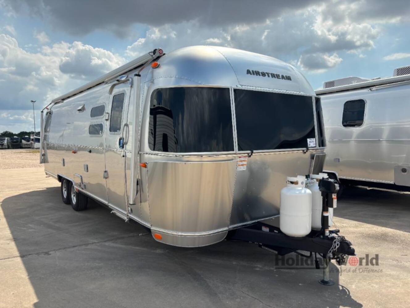A photo of this 2027 Airstream Globetrotter 30RB