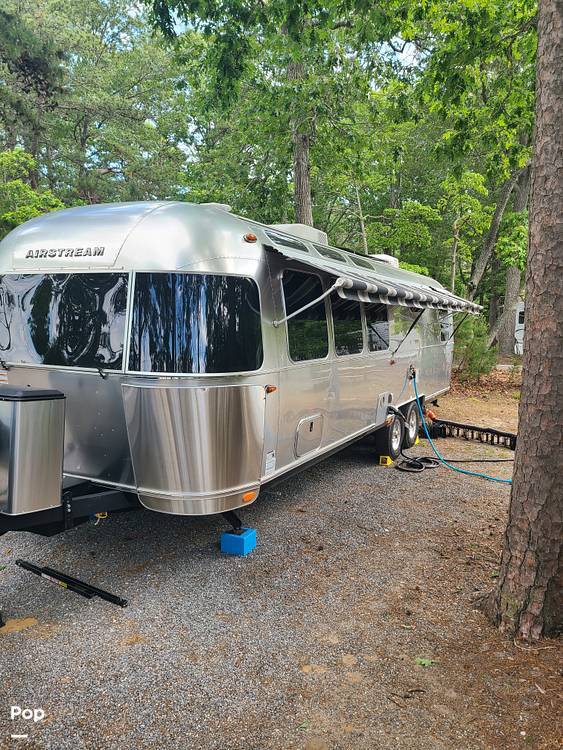 2025 Airstream Globetrotter M-30RB Queen in newfield NY