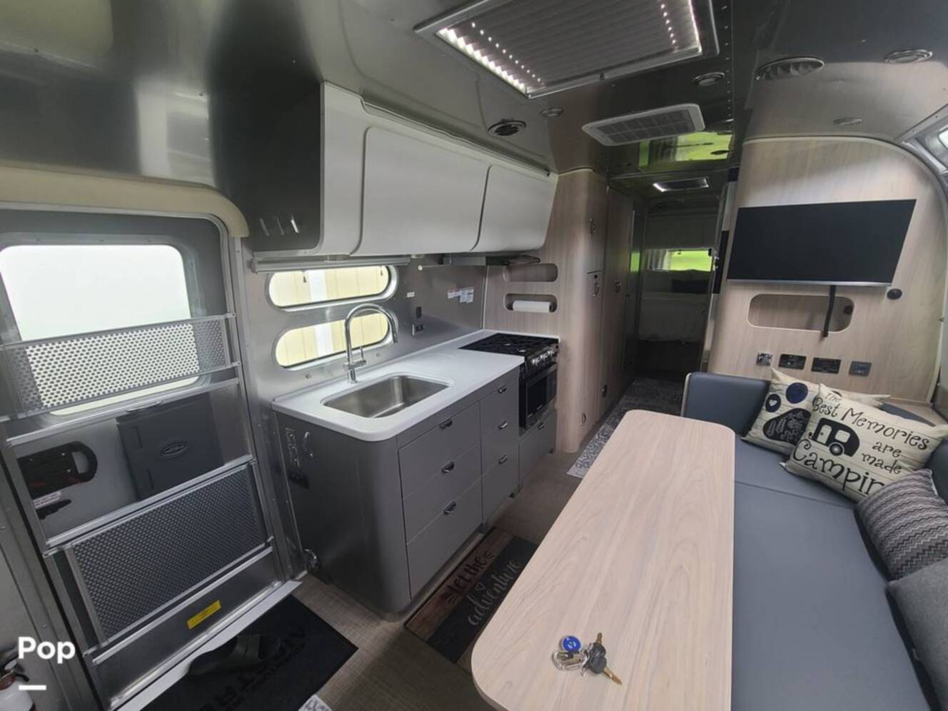 A photo of this 2025 Airstream Globetrotter 30RB
