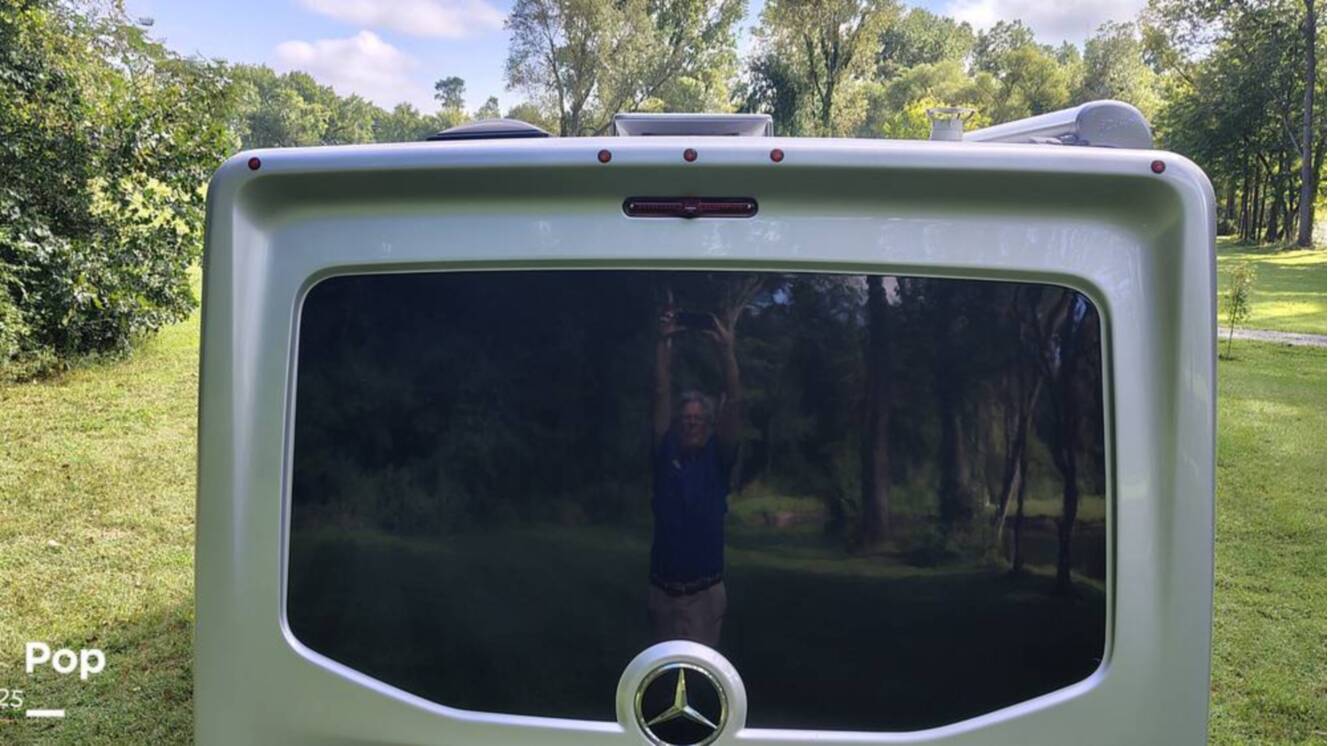 A photo of this 2025 Airstream Atlas Murphy Suite