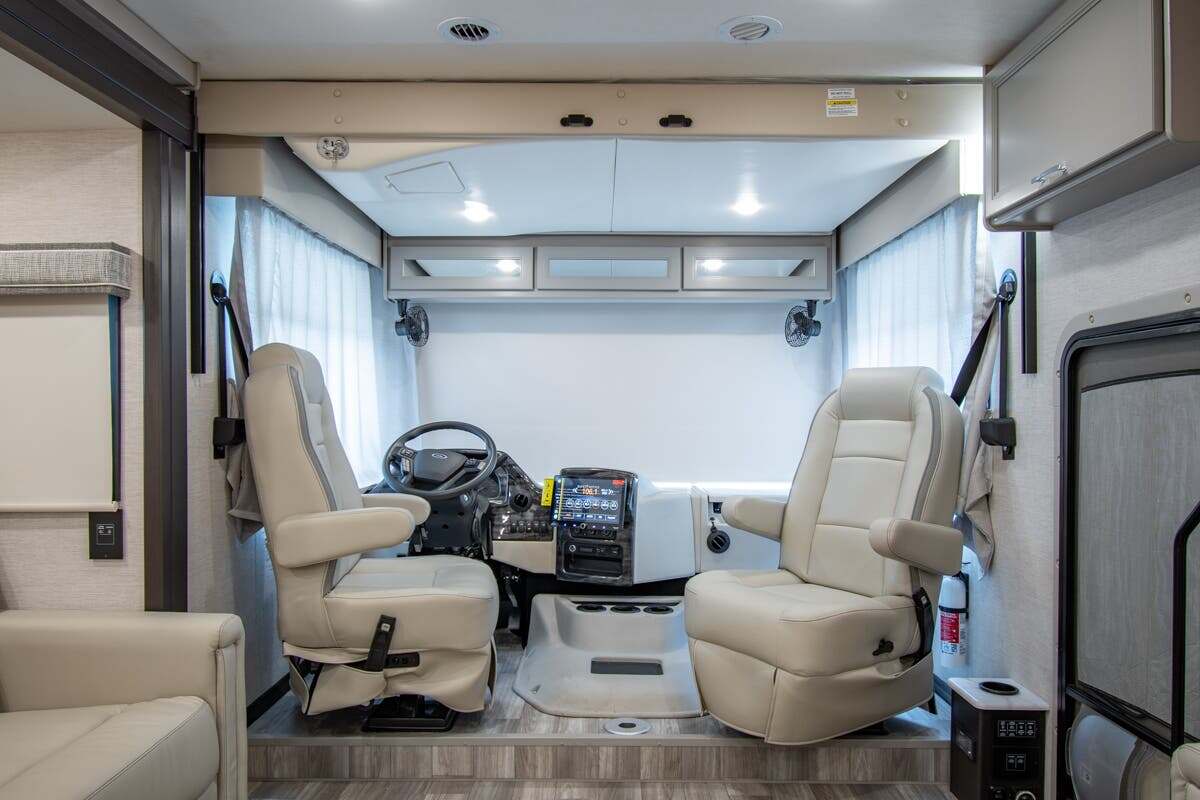 2026 Thor Motor Coach Luminate CC35 in alvarado TX