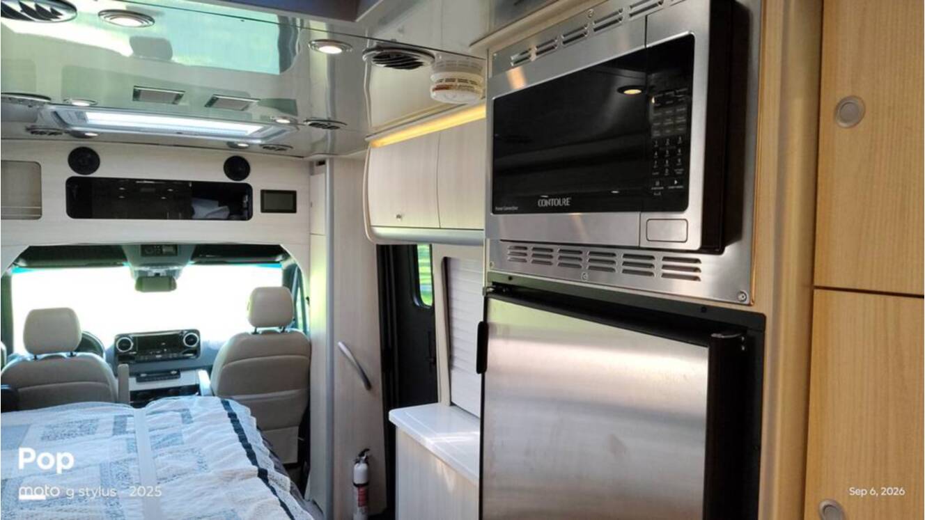 A photo of this 2025 Airstream Atlas Murphy Suite