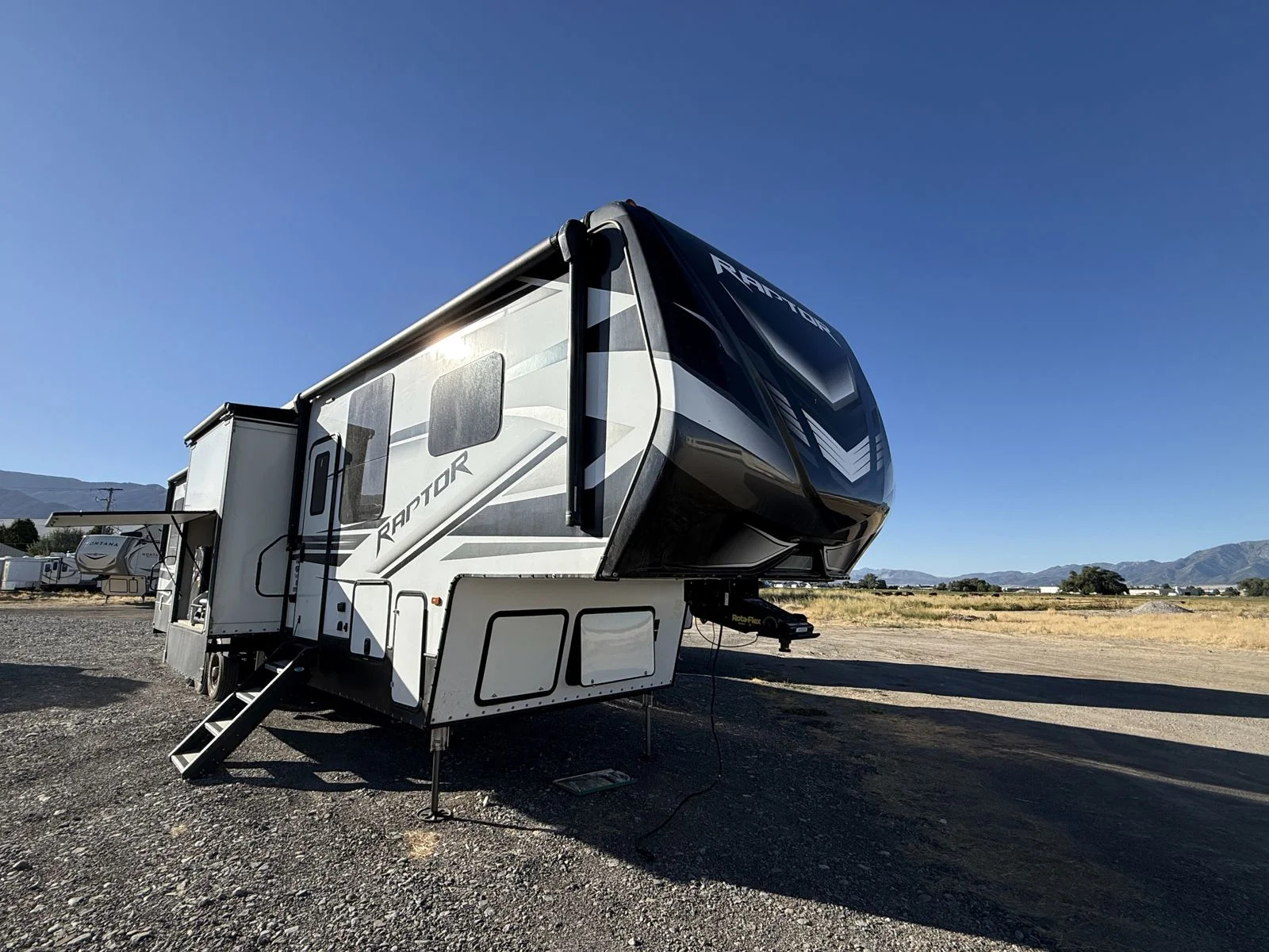 2021 Keystone Rv Raptor 423 RV