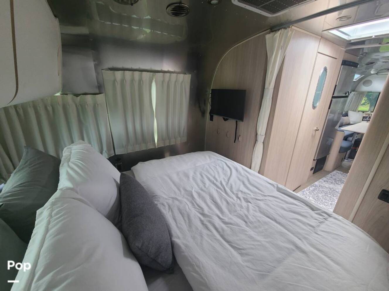 A photo of this 2025 Airstream Globetrotter 30RB