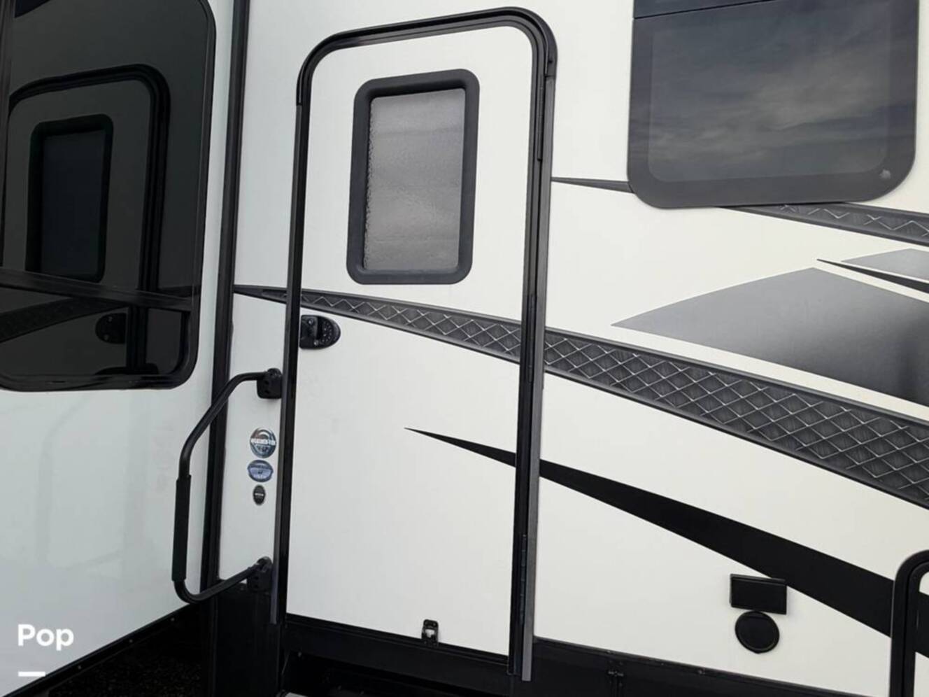 A photo of this 2017 Grand Design Momentum 376TH