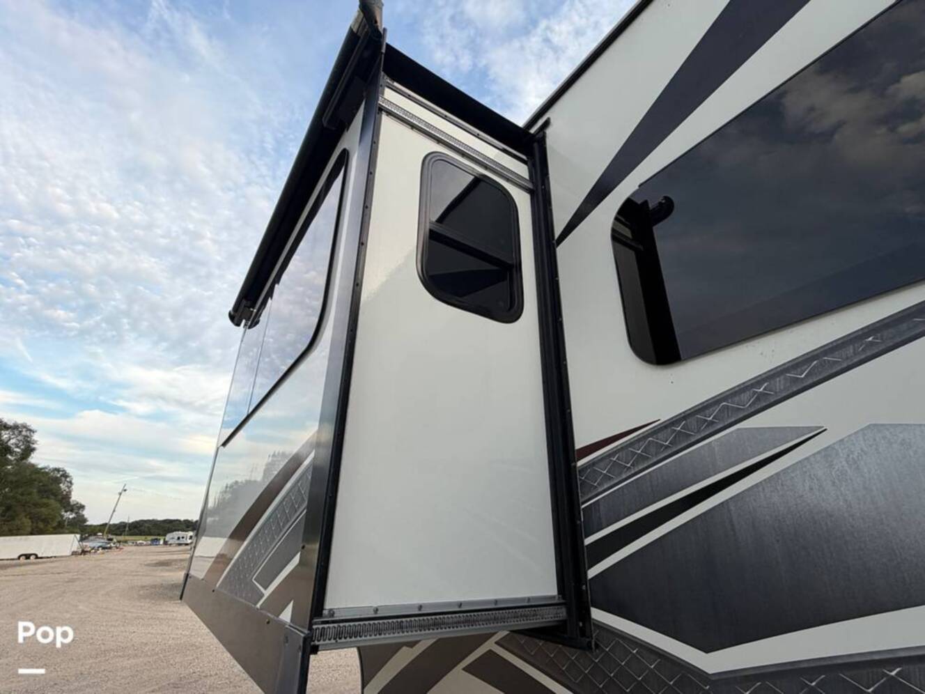 A photo of this 2017 Grand Design Momentum 376TH
