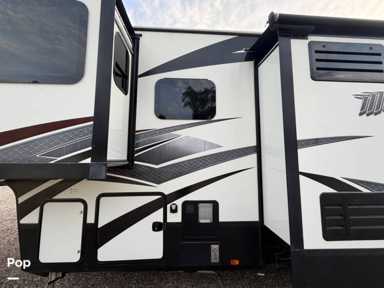 A photo of this 2017 Grand Design Momentum 376TH