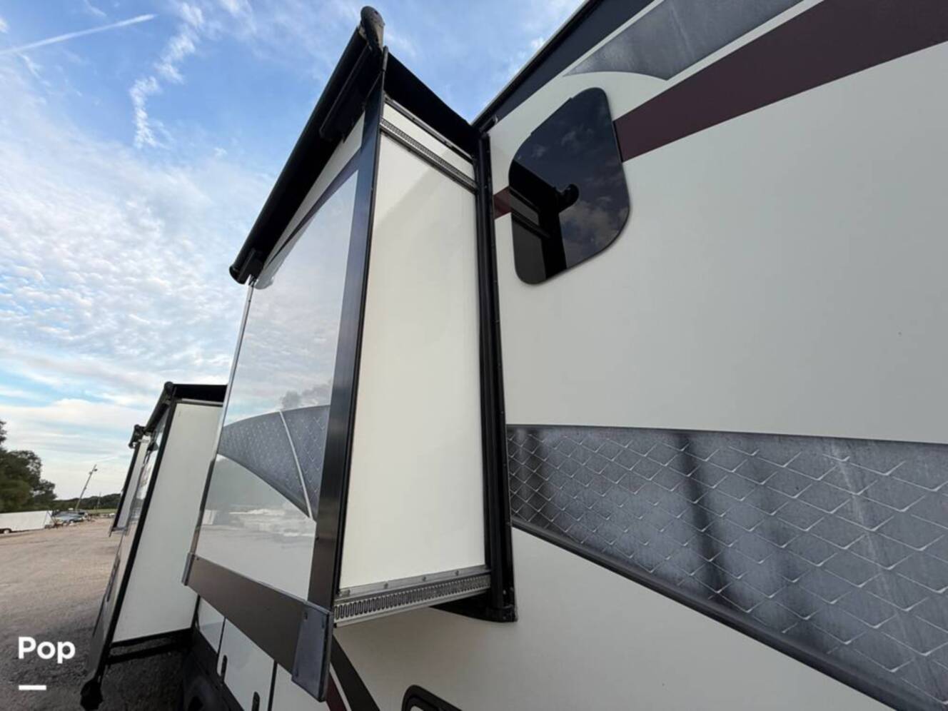 A photo of this 2017 Grand Design Momentum 376TH