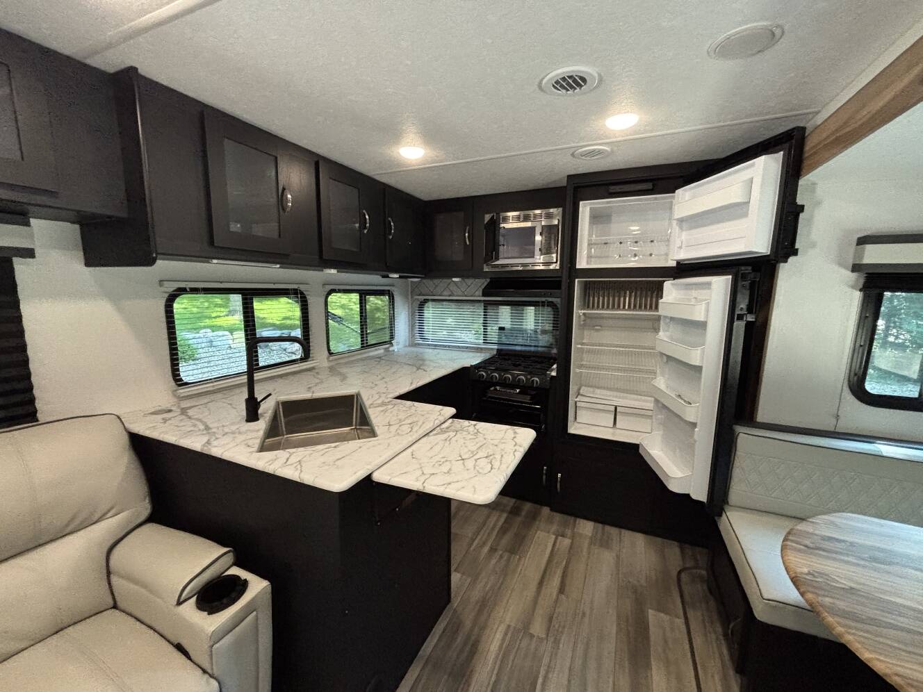 A photo of this 2023 Coachmen FREEDOM EXPRESS ULTRA LITE 274RKS