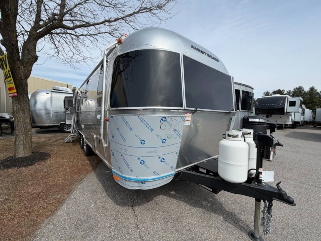 A photo of this 2026 Airstream Flying Cloud 25FBQ