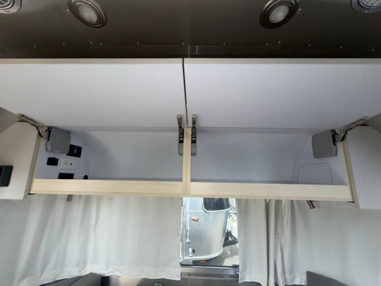 A photo of this 2026 Airstream Flying Cloud 25FBQ