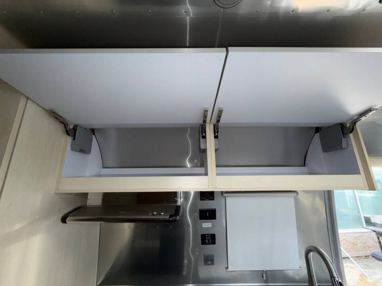 A photo of this 2026 Airstream Flying Cloud 25FBQ
