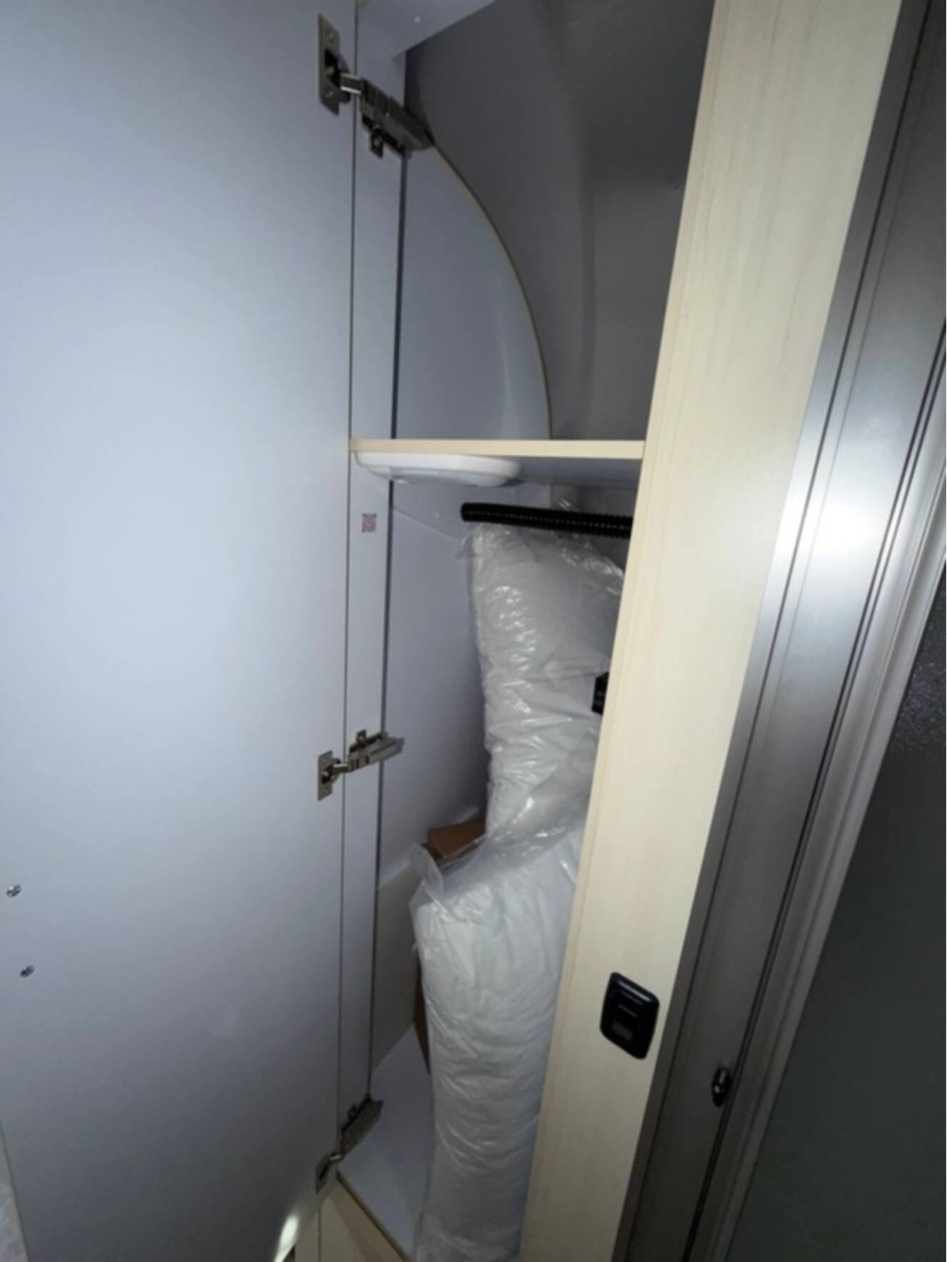 A photo of this 2026 Airstream Flying Cloud 25FBQ