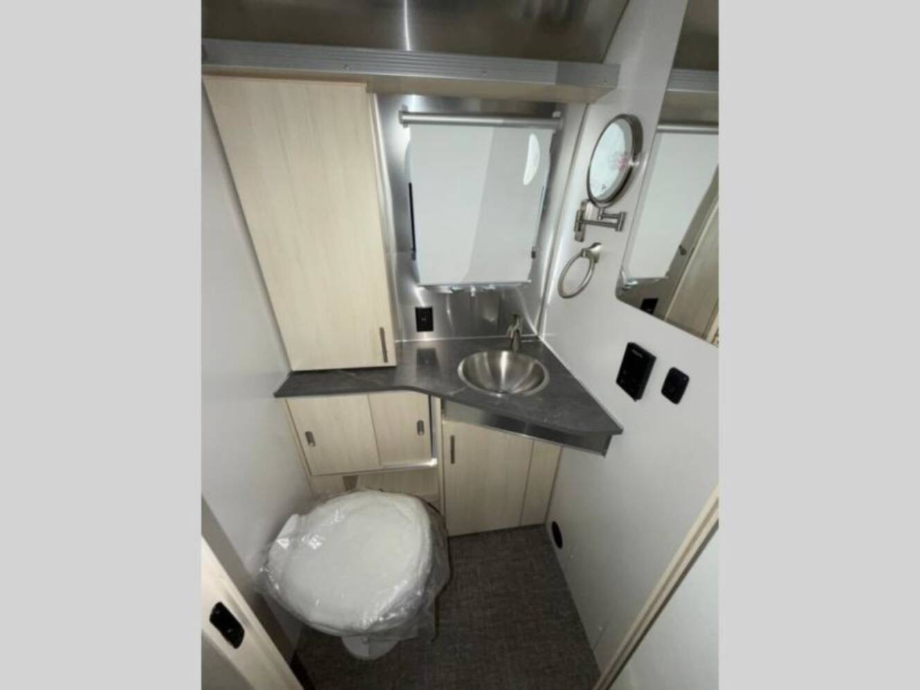 A photo of this 2026 Airstream Flying Cloud 25FBQ