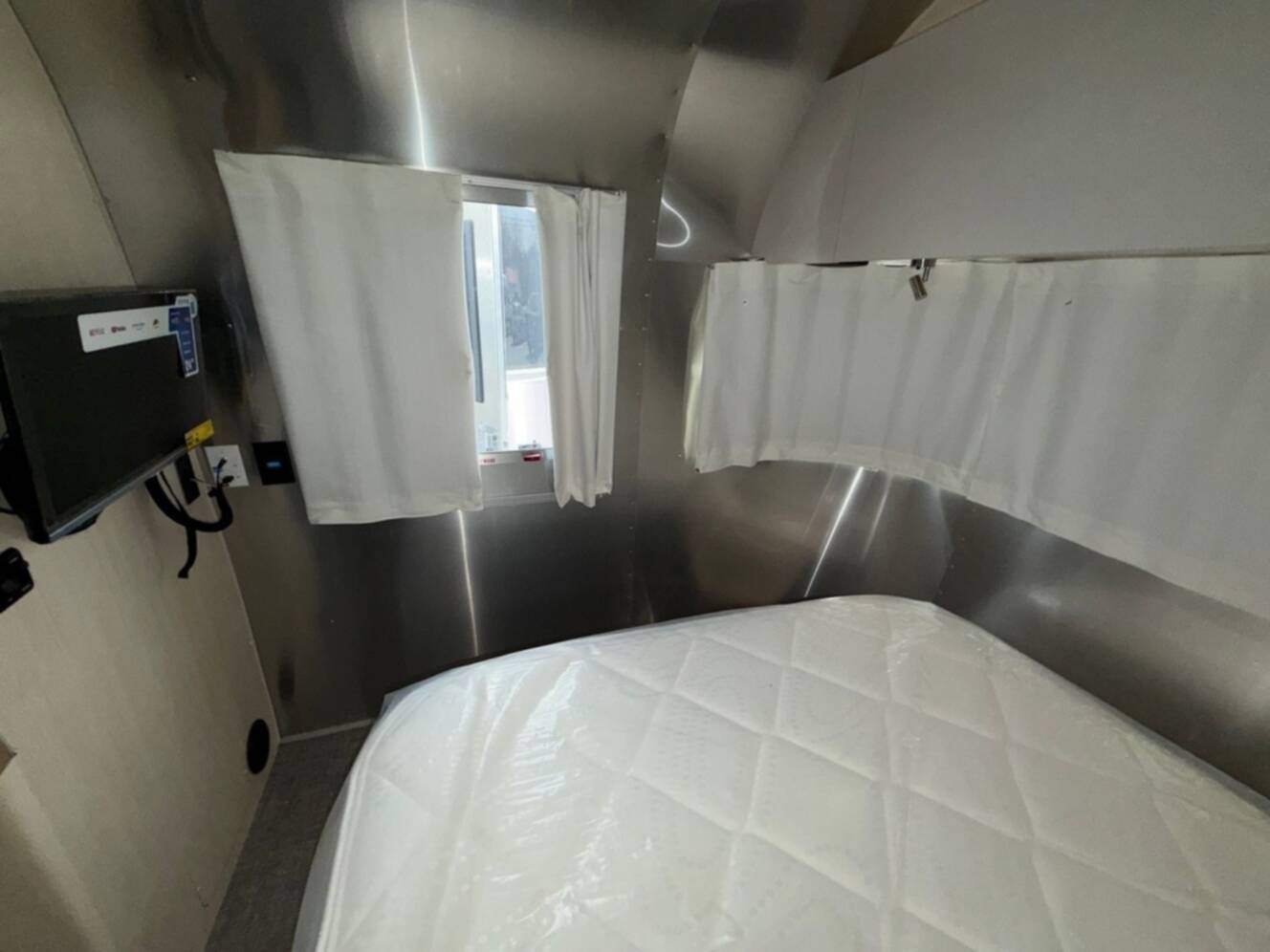 A photo of this 2026 Airstream Flying Cloud 25FBQ