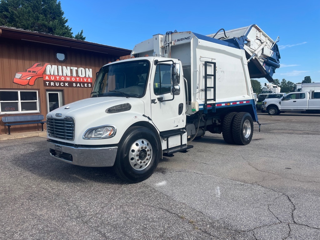 2006 FREIGHTLINER BUSINESS CLASS M2 106 in Wilkesboro, NC